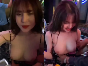 Liếm vú gái xinh trong quán karaoke