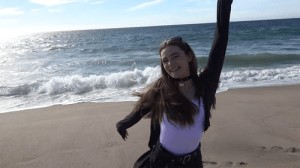 Đưa em người yêu ra biển đổi gió Juniper Ren